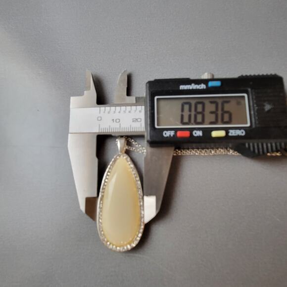 Silver Tone Layered Necklace Leaf and Teardrop Pendants 38" Chain - Picture 9 of 10